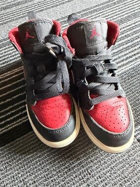 Air Jordan Retro Mid Black/Red Kids Sneakers